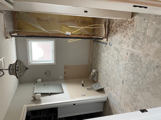 Savage master bathroom before renovation